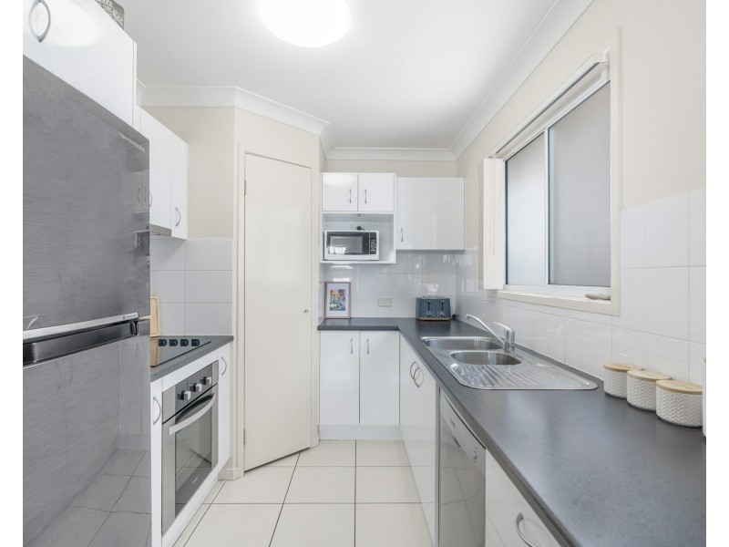 2/3 Hutton Avenue, Wynnum QLD 4178