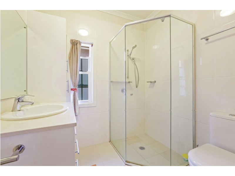 15 Judge Street, Norman Park QLD 4170