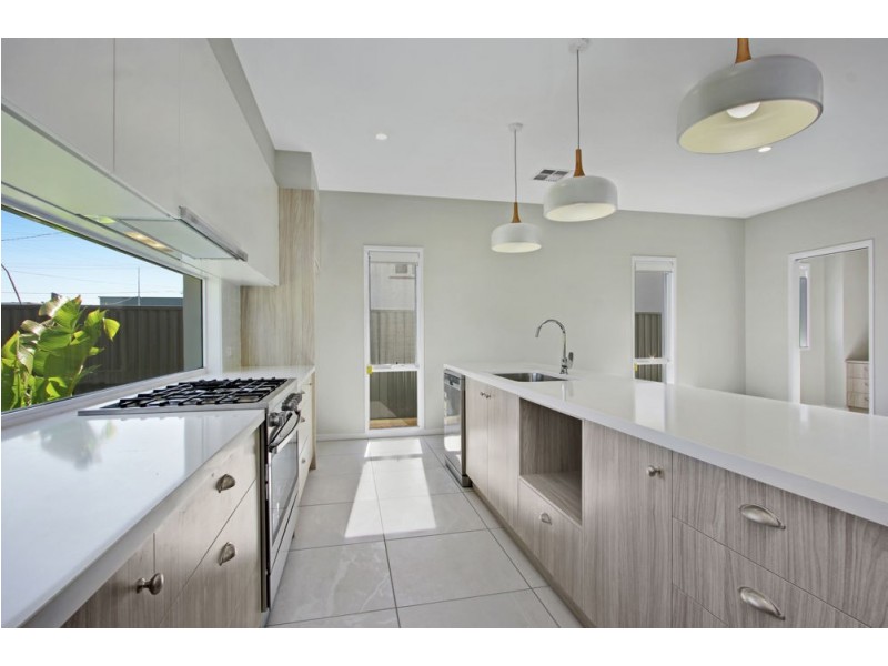 2 Golden Square, Hendra QLD 4011