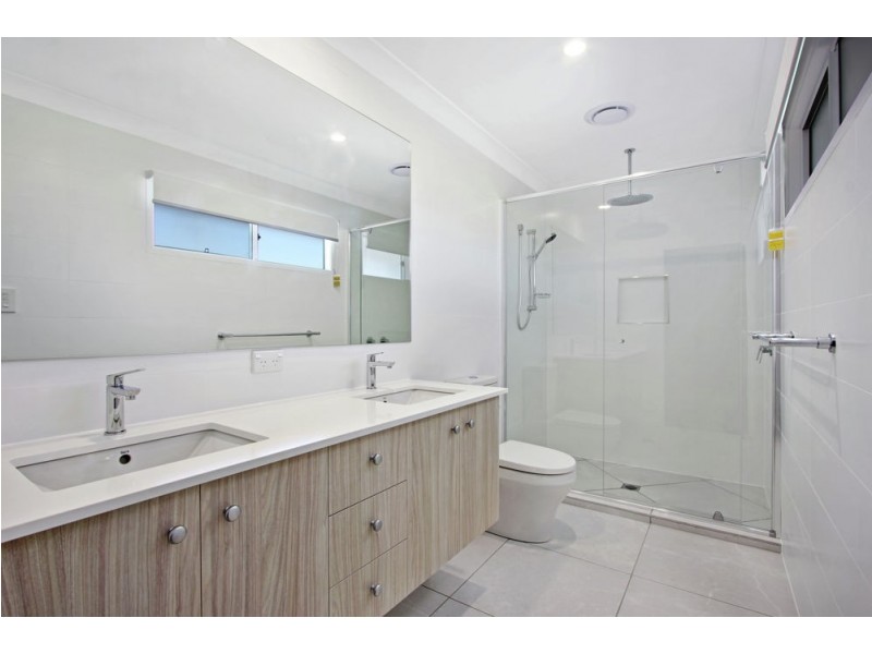 2 Golden Square, Hendra QLD 4011