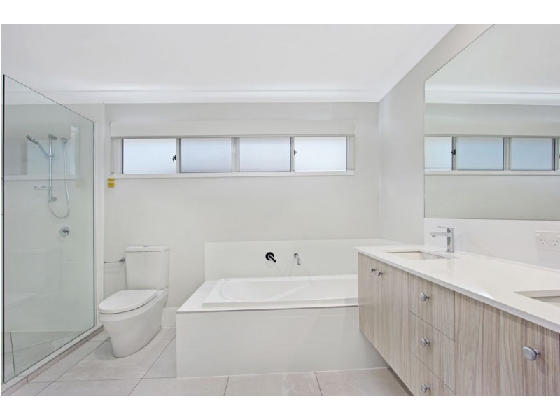 2 Golden Square, Hendra QLD 4011