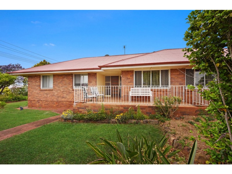 305 West Street, Harristown QLD 4350
