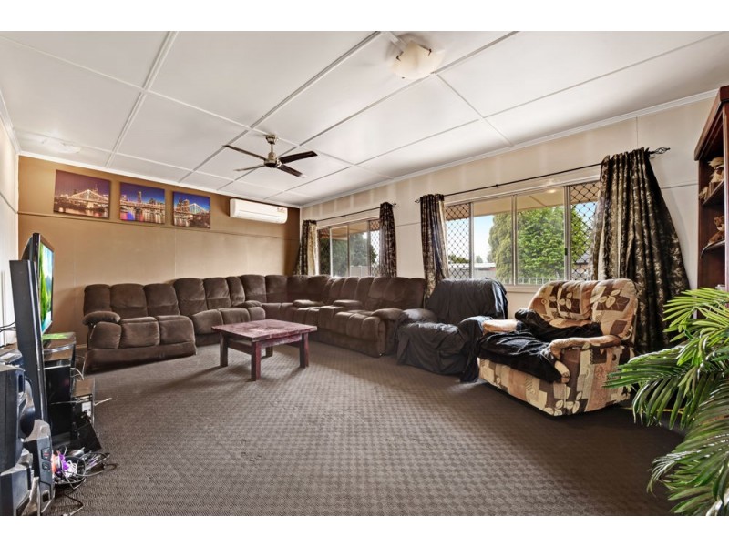305 West Street, Harristown QLD 4350
