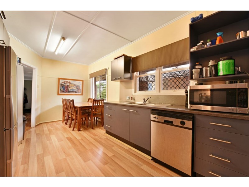 305 West Street, Harristown QLD 4350