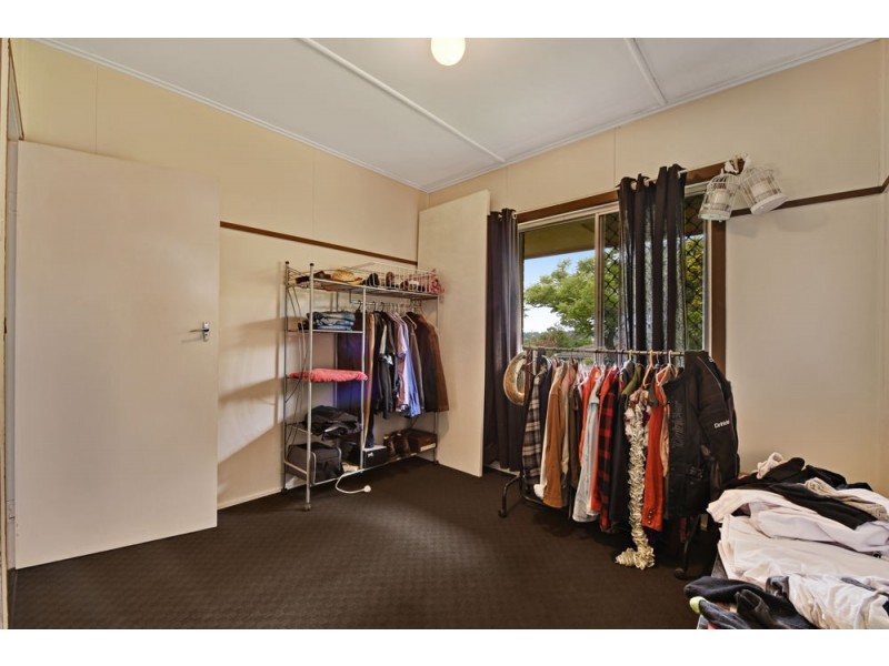 305 West Street, Harristown QLD 4350