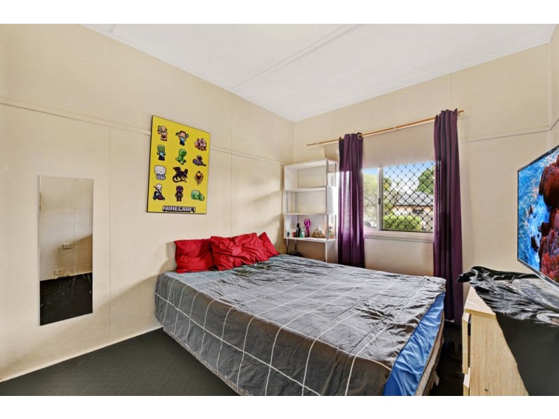 305 West Street, Harristown QLD 4350