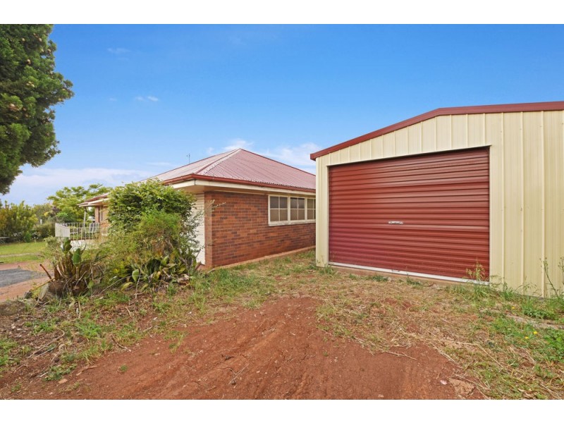 305 West Street, Harristown QLD 4350