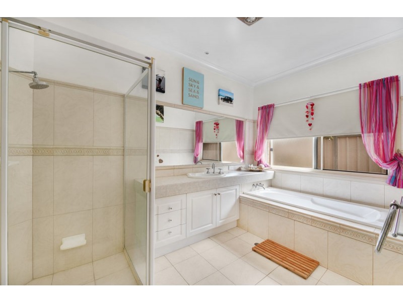 10 Parsley Drive, Middle Ridge QLD 4350
