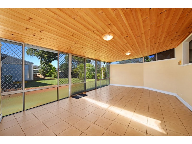 27 Shennan Street, Harristown QLD 4350