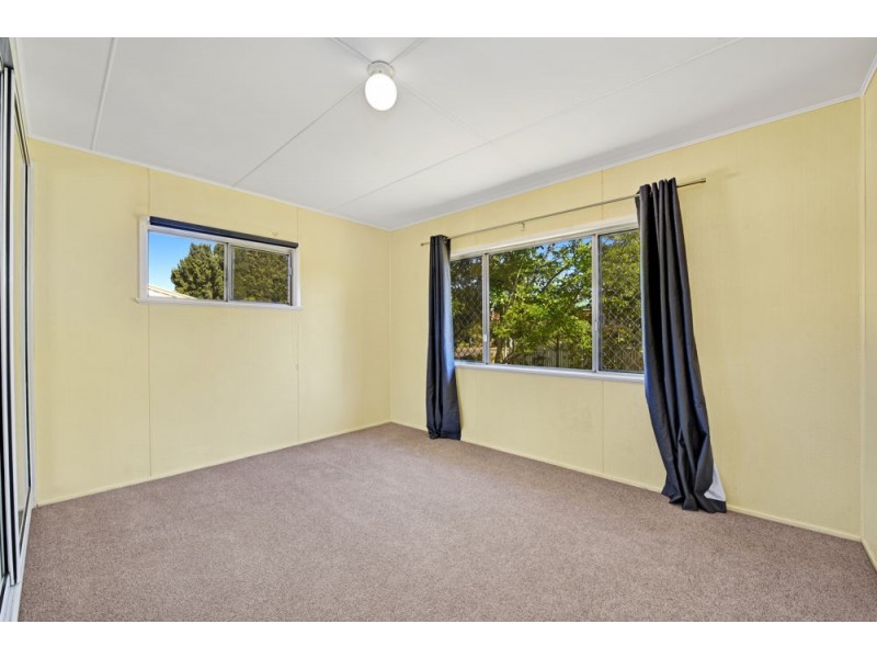 27 Shennan Street, Harristown QLD 4350