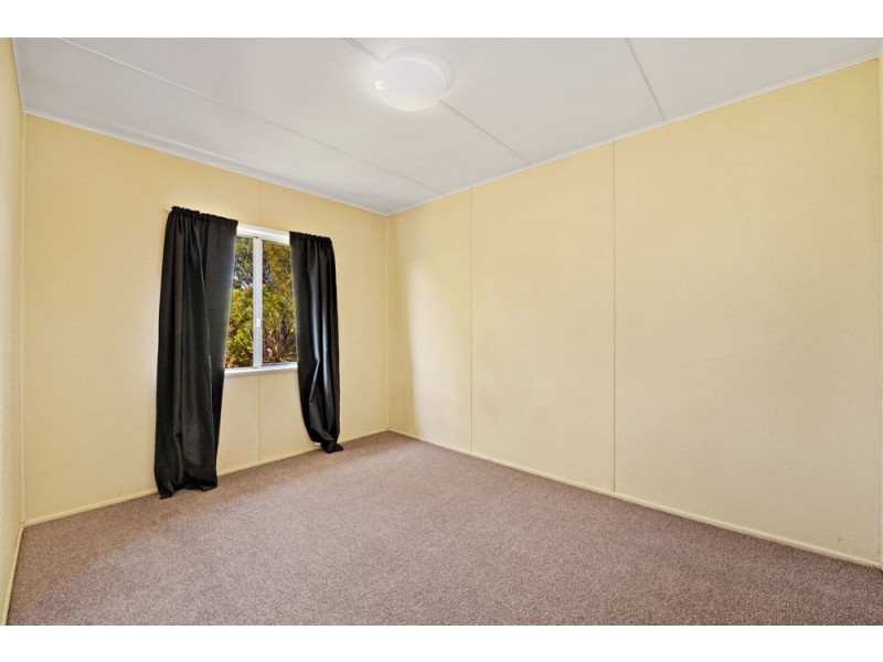 27 Shennan Street, Harristown QLD 4350