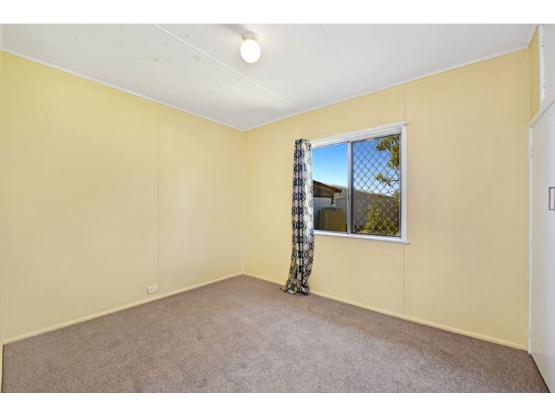 27 Shennan Street, Harristown QLD 4350