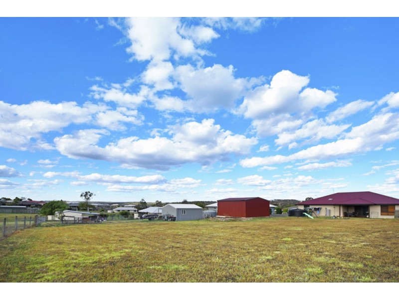 8 Corella Street, Meringandan West QLD 4352