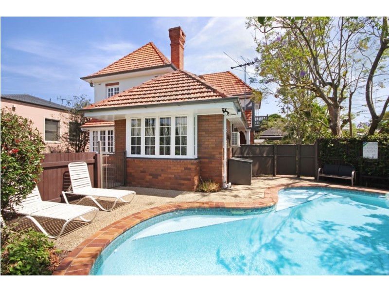 18 Castleton Street, Hamilton QLD 4007