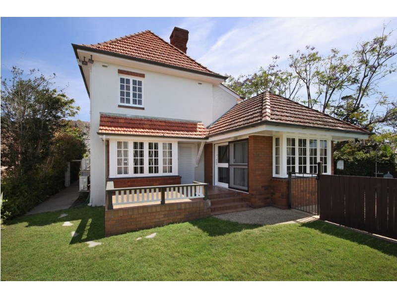 18 Castleton Street, Hamilton QLD 4007