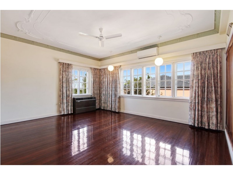 18 Castleton Street, Hamilton QLD 4007
