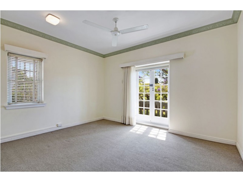 18 Castleton Street, Hamilton QLD 4007