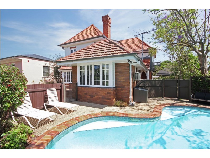18 Castleton Street, Hamilton QLD 4007