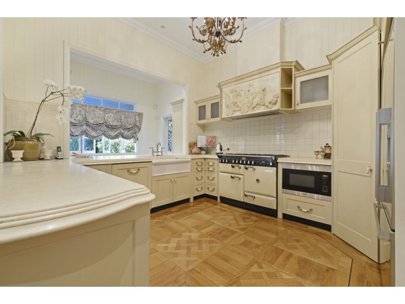 70 Hipwood Road, Hamilton QLD 4007