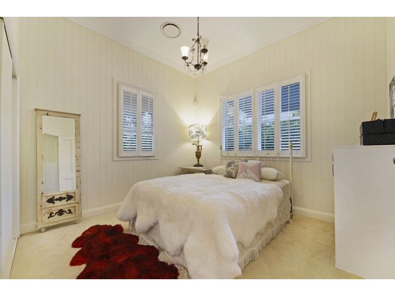 70 Hipwood Road, Hamilton QLD 4007