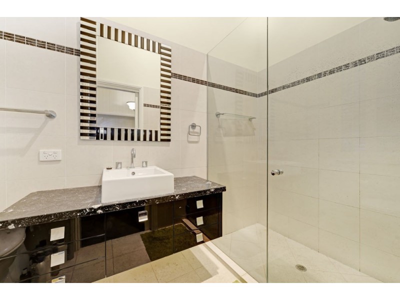 70 Hipwood Road, Hamilton QLD 4007