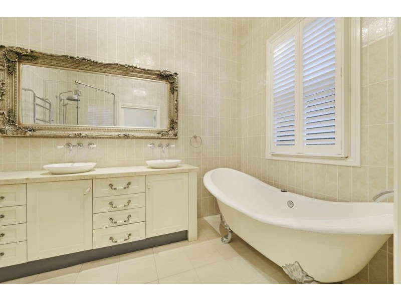 70 Hipwood Road, Hamilton QLD 4007