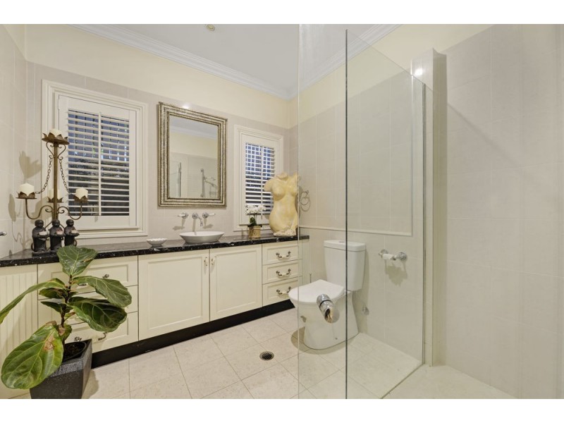 70 Hipwood Road, Hamilton QLD 4007