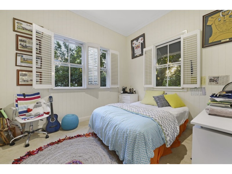 70 Hipwood Road, Hamilton QLD 4007