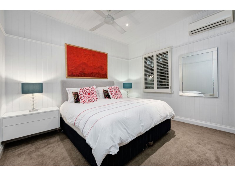 9 Hanworth Street, East Brisbane QLD 4169