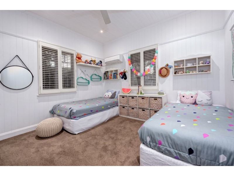 9 Hanworth Street, East Brisbane QLD 4169