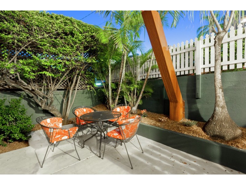 9 Hanworth Street, East Brisbane QLD 4169