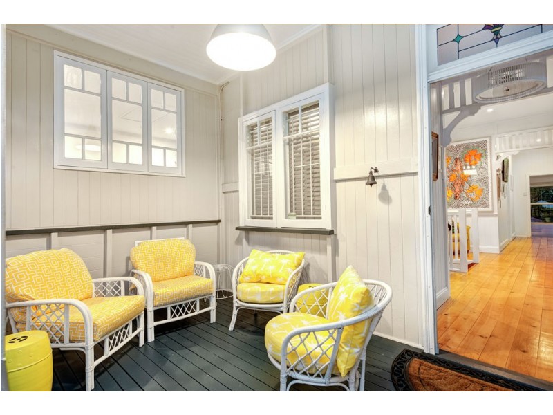 9 Hanworth Street, East Brisbane QLD 4169