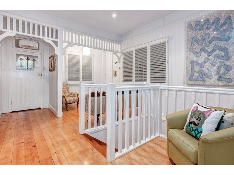 9 Hanworth Street, East Brisbane QLD 4169