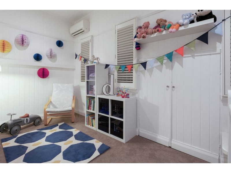 9 Hanworth Street, East Brisbane QLD 4169