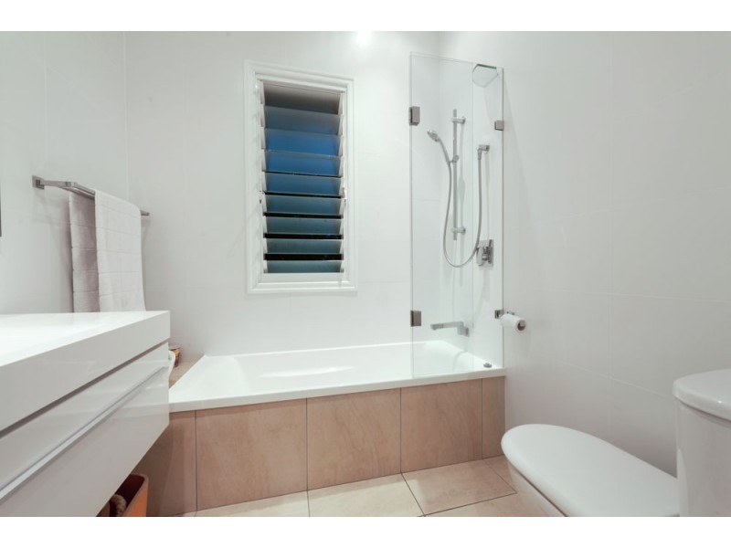 9 Hanworth Street, East Brisbane QLD 4169