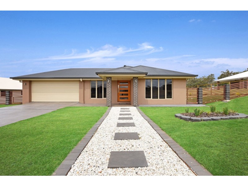 18 Rosella Gardens Drive, Meringandan West QLD 4352