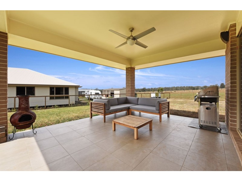 18 Rosella Gardens Drive, Meringandan West QLD 4352
