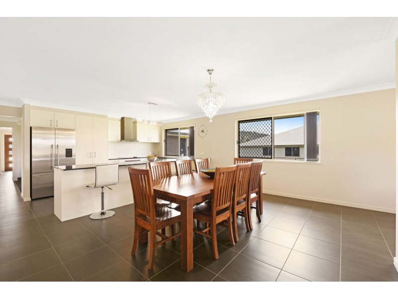 18 Rosella Gardens Drive, Meringandan West QLD 4352