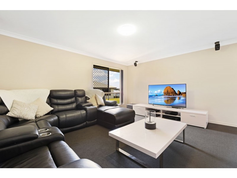 18 Rosella Gardens Drive, Meringandan West QLD 4352