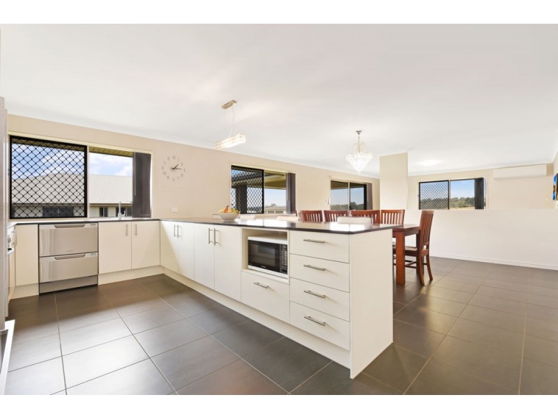 18 Rosella Gardens Drive, Meringandan West QLD 4352