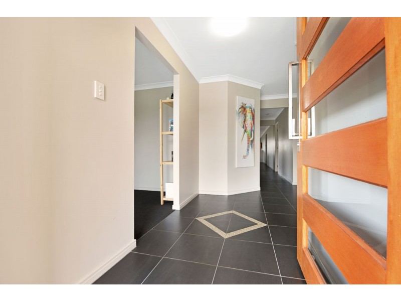 18 Rosella Gardens Drive, Meringandan West QLD 4352