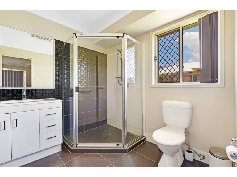 18 Rosella Gardens Drive, Meringandan West QLD 4352
