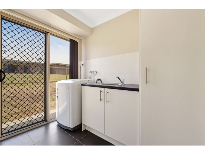 18 Rosella Gardens Drive, Meringandan West QLD 4352