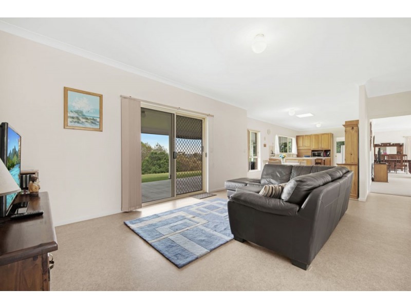 17 Palmer Drive, Highfields QLD 4352