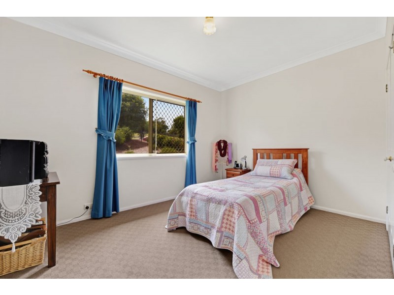 17 Palmer Drive, Highfields QLD 4352