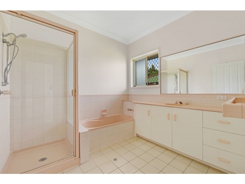 17 Palmer Drive, Highfields QLD 4352