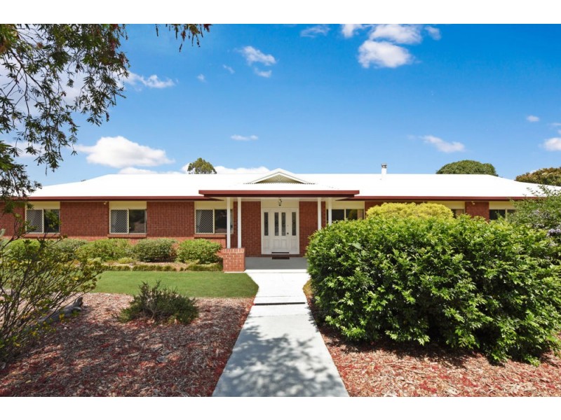 17 Palmer Drive, Highfields QLD 4352