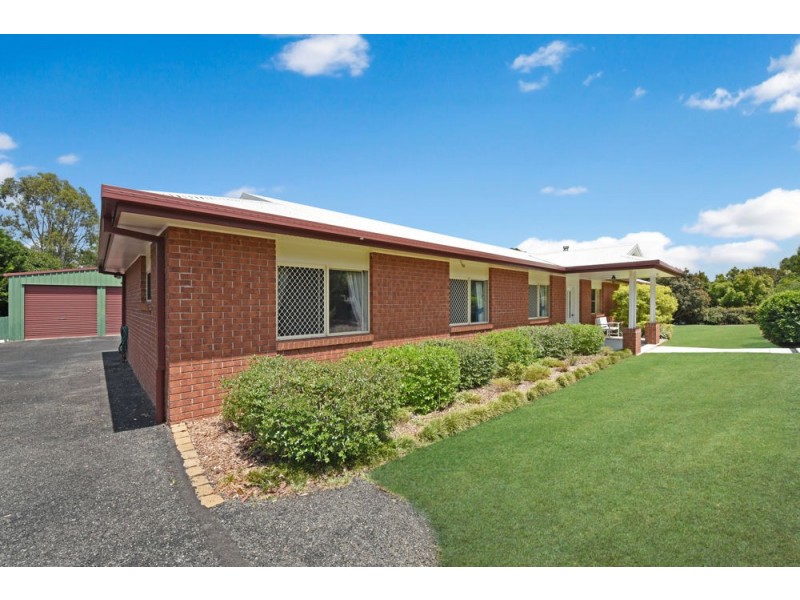 17 Palmer Drive, Highfields QLD 4352
