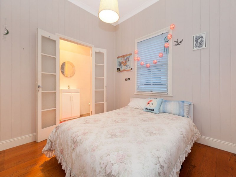 15 Storie Street, Red Hill QLD 4059