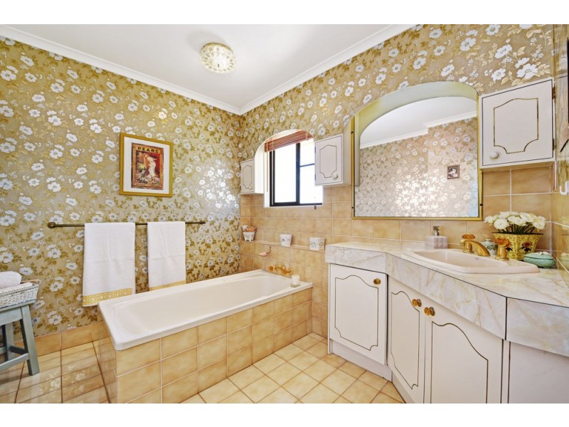 20 Kingsford Smith Drive, Wilsonton QLD 4350